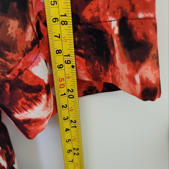 A.n.a, Flowy, Red White & Black Floral Blouse Large - Picture 8 of 8